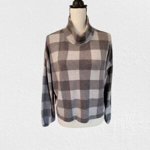 Caution to the Wind stretchy fleece turtle/mock neck lightweight sweater, size M